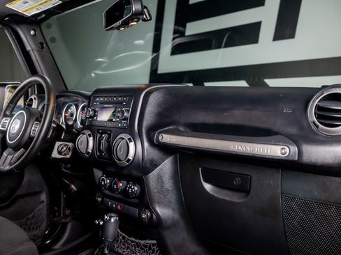 Used 2016 Jeep Wrangler Unlimited Sport w/ Quick Order Package 24S AWD/4WD image 17