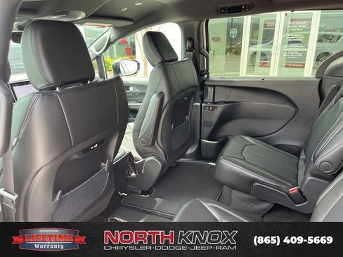 New 2026 Chrysler Pacifica Select image 14