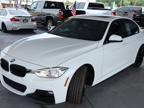 Used 2017 BMW 330i xDrive Sedan AWD/4WD image 9