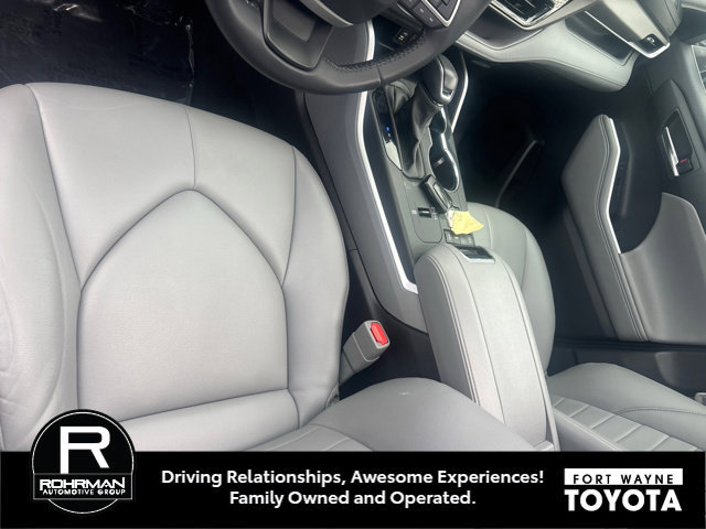 Used 2022 Toyota Highlander XLE FWD image 6