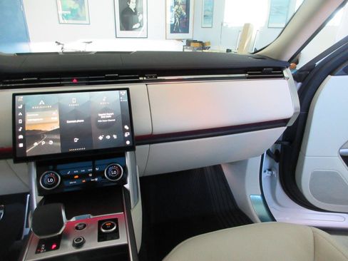 Used 2023 Land Rover Range Rover SE AWD/4WD image 47