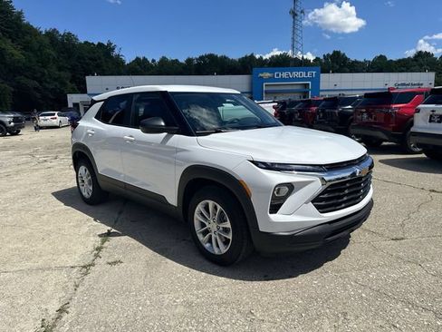 Used 2024 Chevrolet TrailBlazer LS w/ LS Convenience Package FWD image 12