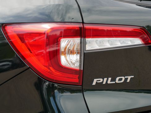 Used 2020 Honda Pilot Touring image 17
