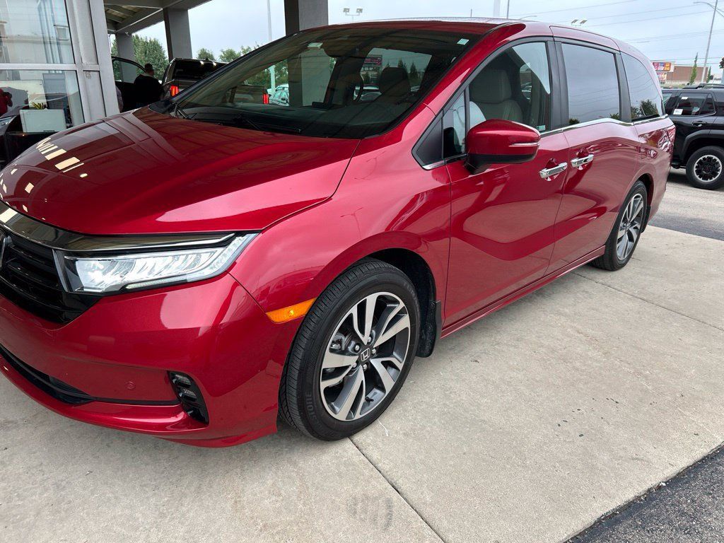 Used 2024 Honda Odyssey Touring image 2