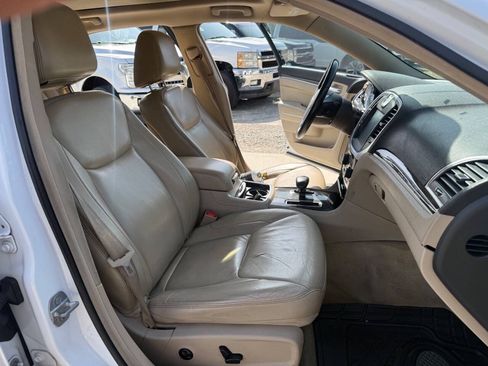 Used 2014 Chrysler 300 AWD w/ Driver Convenience Group image 22