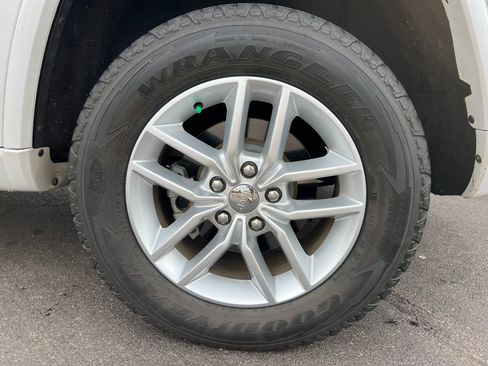 Used 2018 Jeep Grand Cherokee Overland image 21