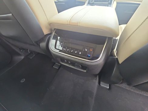 Used 2025 Nissan Armada Platinum image 22