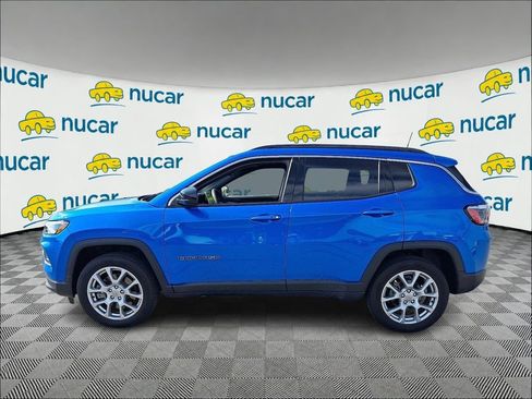 Used 2023 Jeep Compass Latitude w/ Sun and Sound Group AWD/4WD image 4