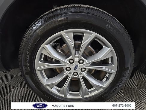 Used 2023 Ford Explorer Limited image 16