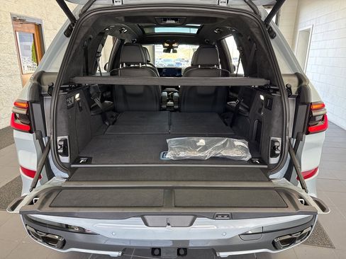 New 2025 BMW X7 M60i image 6
