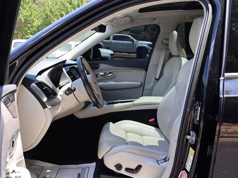 Used 2023 Volvo XC90 B6 Ultimate w/ Protection Package Premier AWD/4WD image 17