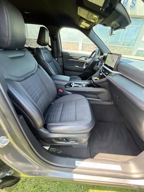 Used 2025 Ford Explorer ST-Line w/ ST-Line Street Pack AWD/4WD image 18