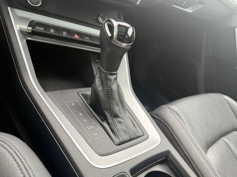 Used 2020 Audi Q3 2.0T Premium w/ Convenience Package AWD/4WD image 23