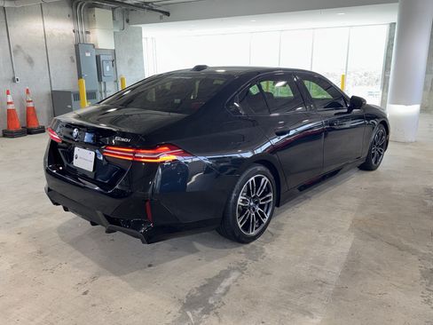 Used 2025 BMW 530i w/ M Sport Package RWD image 23