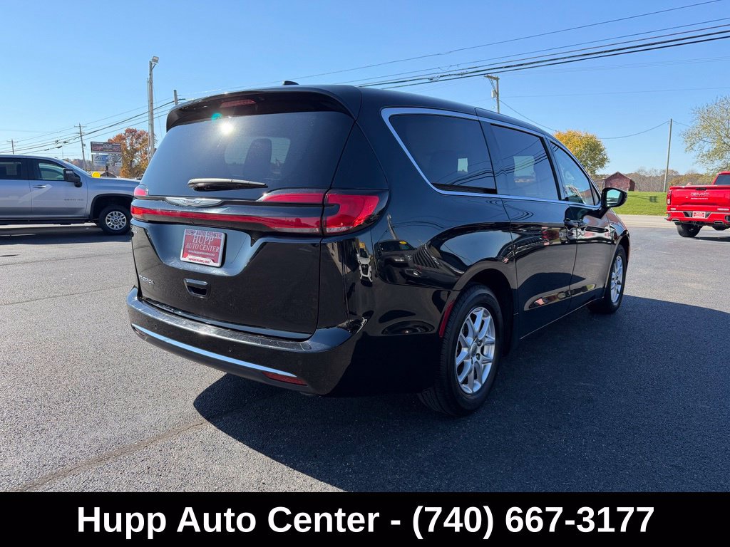 Used 2024 Chrysler Pacifica Touring-L FWD image 4