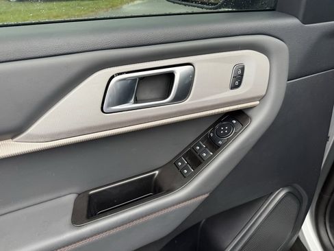 Used 2025 Ford Explorer Active image 15