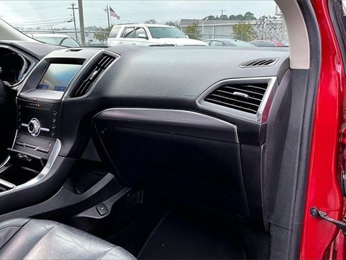 Used 2020 Ford Edge Titanium image 23