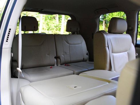 Used 2011 Lexus LX 570 4WD w/ Luxury Pkg image 33