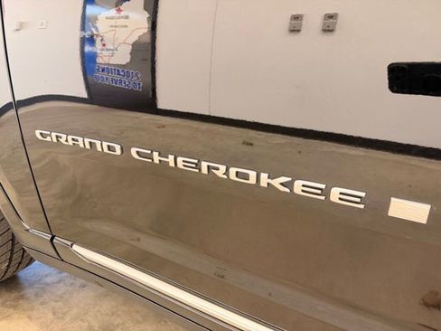 Used 2021 Jeep Grand Cherokee L Summit AWD/4WD image 10