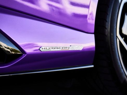 Used 2024 Lamborghini Huracan EVO image 9