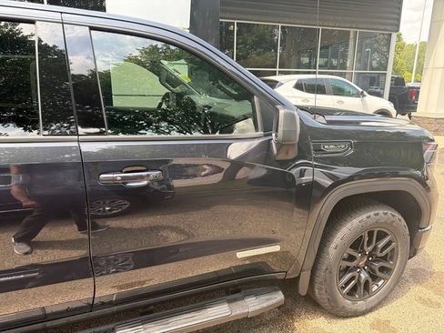 Used 2024 GMC Sierra 1500 Elevation w/ LPO, Elevation Black Package AWD/4WD image 9