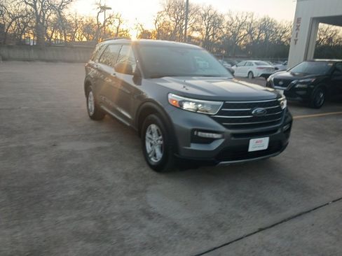 Used 2024 Ford Explorer XLT w/ Equipment Group 202A image 6
