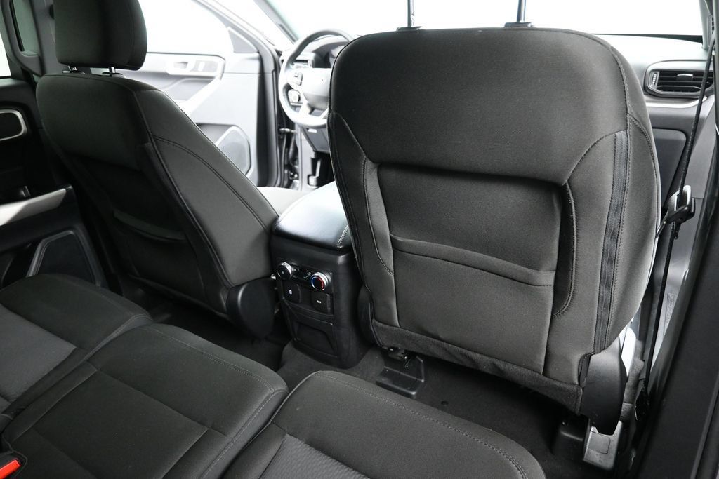 Used 2023 Ford Explorer XLT AWD/4WD image 24