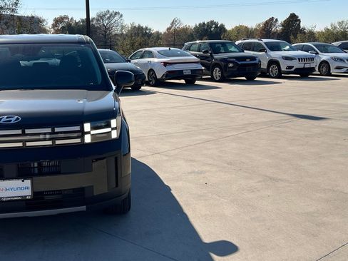 Certified 2025 Hyundai Santa Fe SE image 3