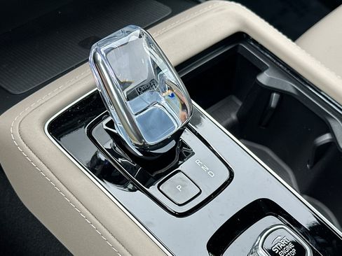 New 2026 Volvo XC90 T8 Plus AWD/4WD image 18