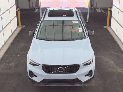 Used 2026 Volvo XC40 B5 Plus AWD/4WD image 2