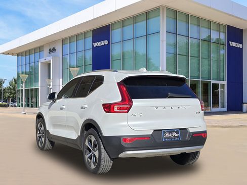 Certified 2025 Volvo XC40 B5 Core w/ Protection Package Premier image 4