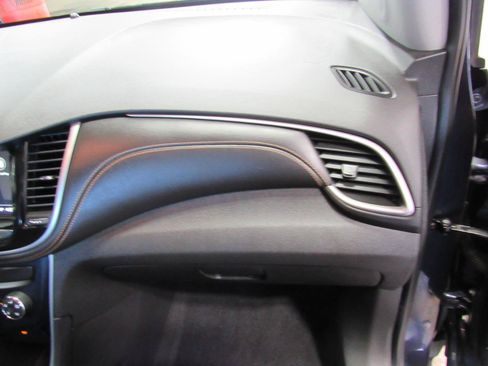 Used 2019 Chevrolet Trax LS FWD image 23