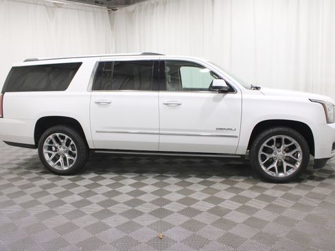Used 2019 GMC Yukon XL Denali w/ Denali Ultimate Package AWD/4WD image 32