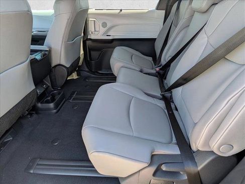 New 2026 Toyota Sienna XLE image 15