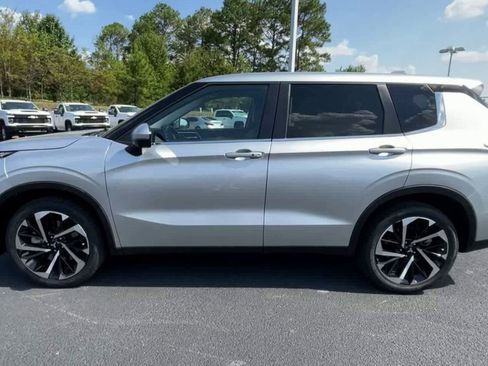 Used 2023 Mitsubishi Outlander SE image 5