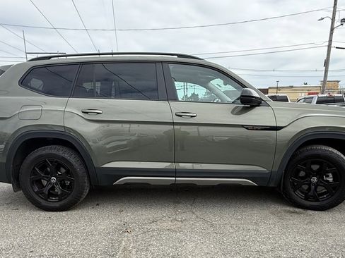 Used 2024 Volkswagen Atlas Peak Edition SE image 5