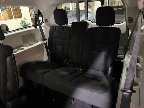 Used 2019 Dodge Grand Caravan SE image 20