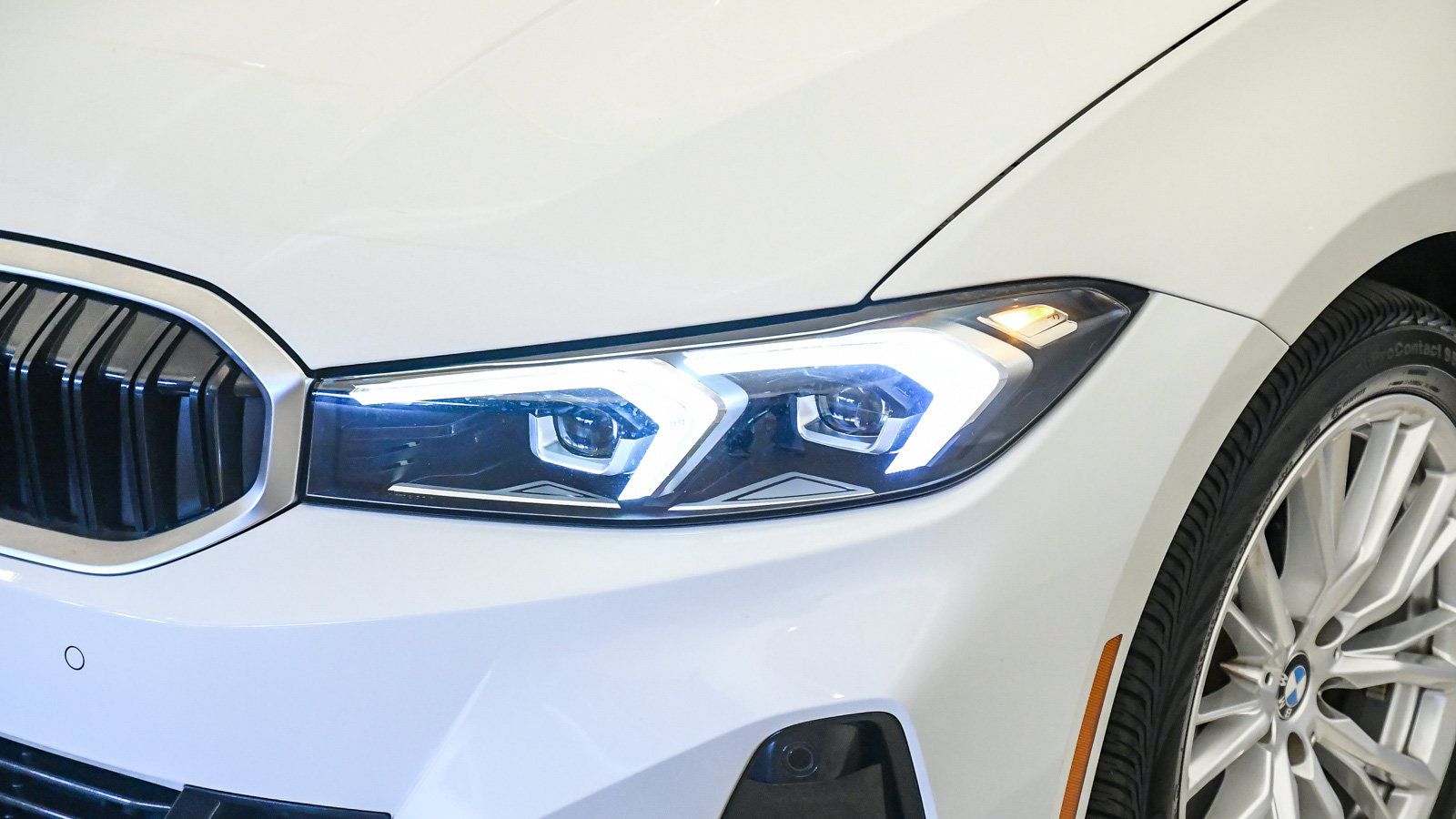 Certified 2023 BMW 330i Sedan w/ Convenience Package RWD image 9