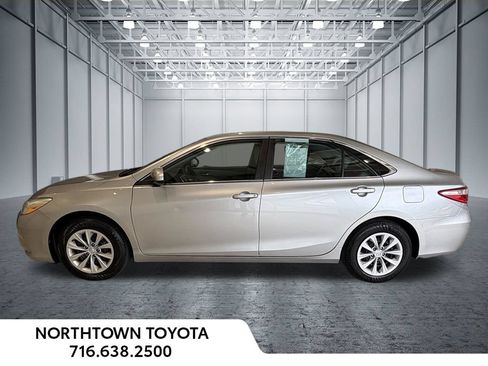 Used 2015 Toyota Camry LE FWD image 3
