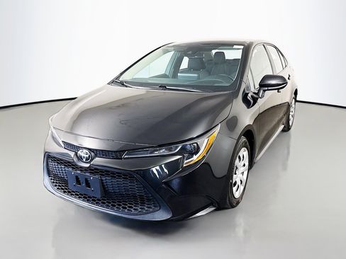 Used 2022 Toyota Corolla LE image 4