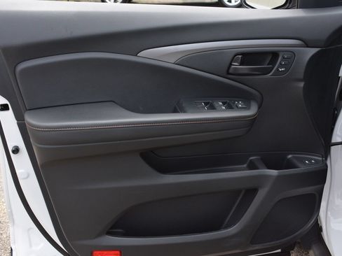 Used 2023 Honda Pilot TrailSport image 9