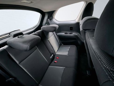 Used 2020 Nissan Pathfinder SV image 21