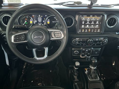 Used 2023 Jeep Wrangler Unlimited Sahara AWD/4WD image 13