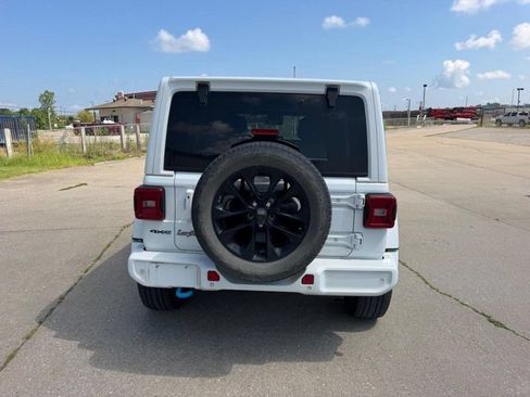 Used 2021 Jeep Wrangler Unlimited Sahara AWD/4WD image 4