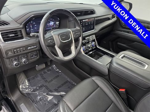 Used 2023 GMC Yukon Denali w/ Advanced Technology Package image 10