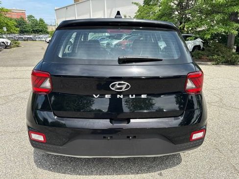 Used 2021 Hyundai Venue SE FWD image 16