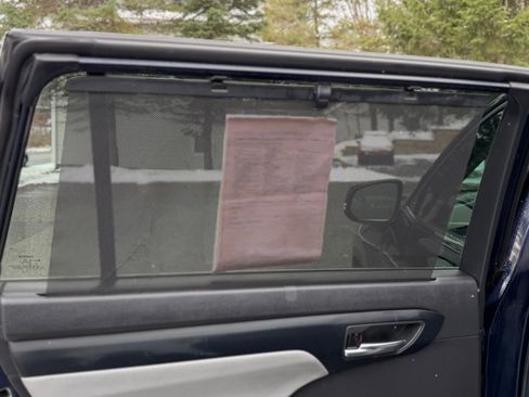 Used 2022 Toyota Highlander XLE image 12