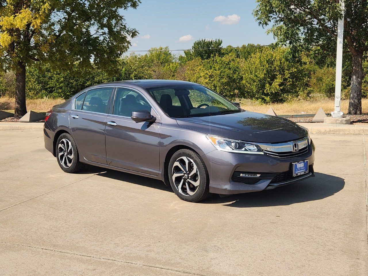 Used 2017 Honda Accord EX image 1
