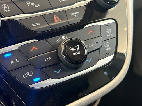 Used 2023 Chrysler Pacifica Touring-L FWD image 29