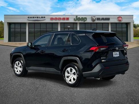 Used 2024 Toyota RAV4 LE AWD/4WD image 7